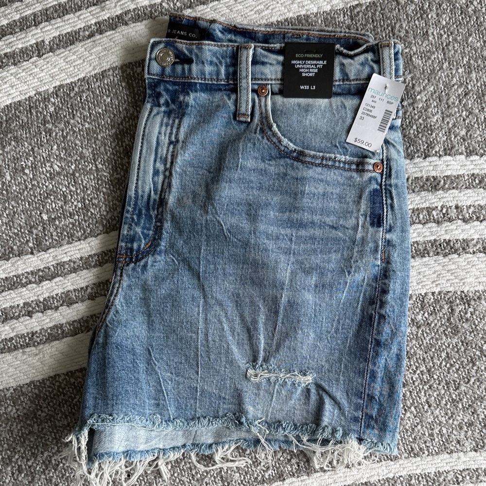 SILVER JEANS // HIGHLY DESIRABLE UNIVERSAL FIT HIGH RISE SHORT ECO FRIENDLY NWT